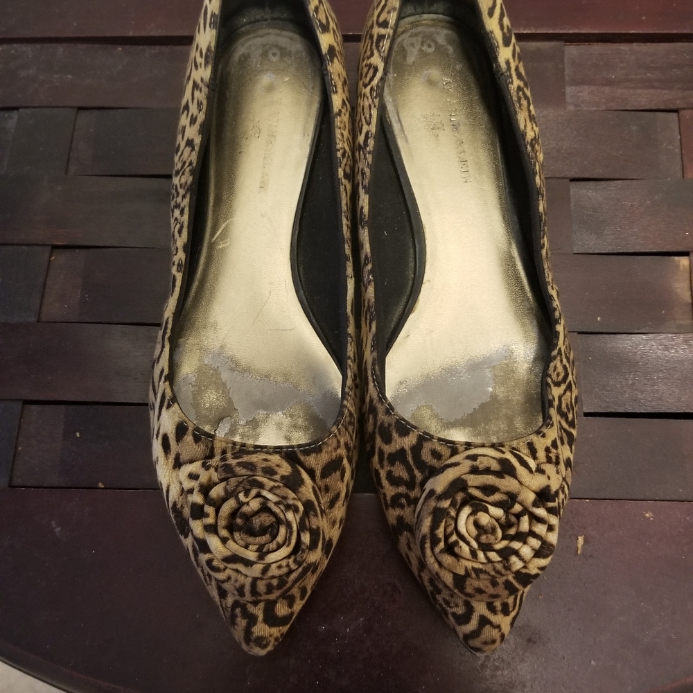 Anne Klein leapard flats